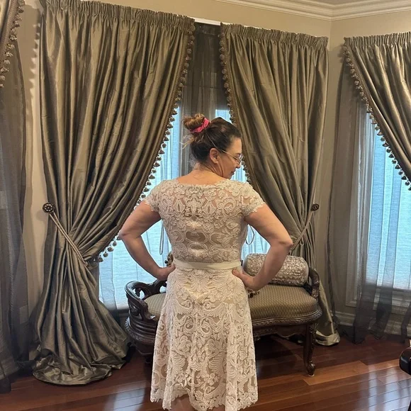 Tadashi Shoji Cream Flutter Sleeve Wedding Dress - Picture 13 of 14